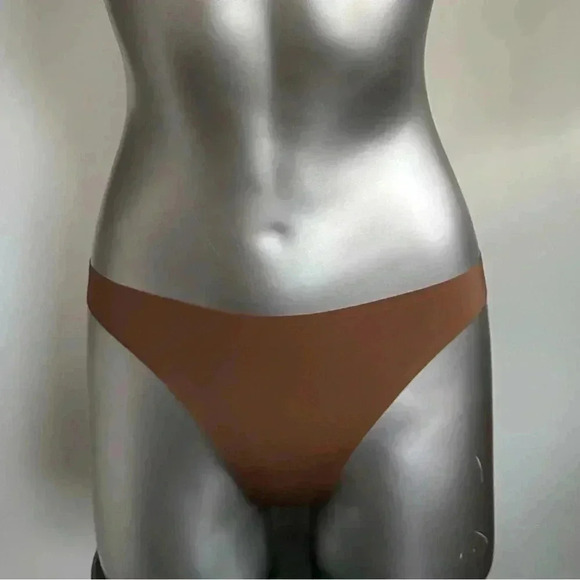 🆕 Women’s Sweaty Betty  Barely There Seamless Thongs - Picture 3 of 13